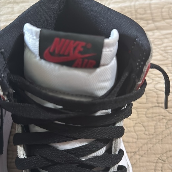 Air Jordan Nike 1 Retro High OG Smoke Gray Sneakers - Picture 4 of 11